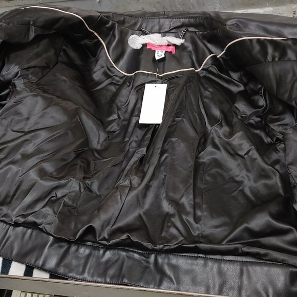 faux leather short sleeve jacket size 24W by SAACMIZRAHILIVE SPECIAL EDITION NWT - Picture 5 of 11